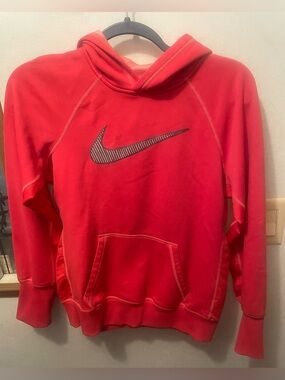 Nike Kids Red Hooded Sweatshirt with Swoosh Logo. Therma Fit Size Medium